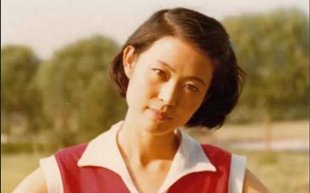 31岁进央视,主持春晚13年,倪萍最当红时离开央视的真相是啥
