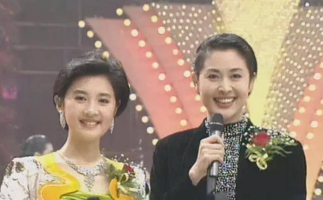 31岁进央视,主持春晚13年,倪萍最当红时离开央视的真相是啥
