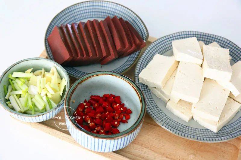 天冷时,一定要吃这一锅,酸爽开胃,没放肉,却比肉还好吃