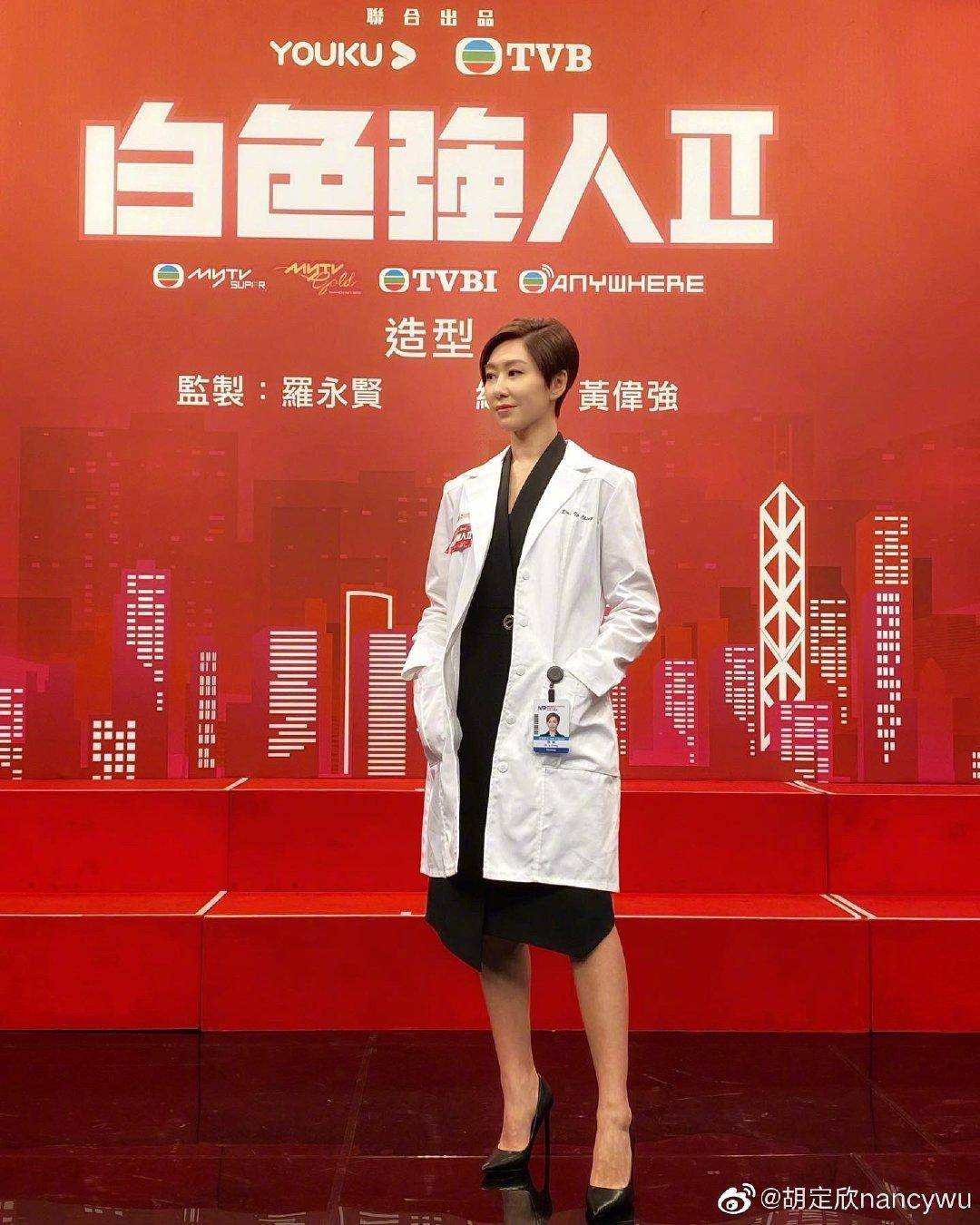 胡定欣晒与李施嬅偶遇照,发文感慨姐妹团各有各忙,难聚首一堂