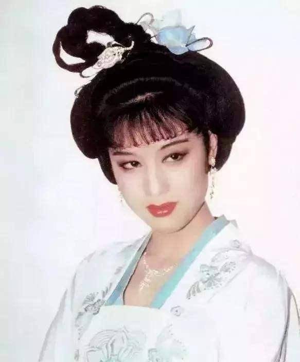 她是最美容妃,与导演同居27年不领证,今63岁因病去世膝下无子女