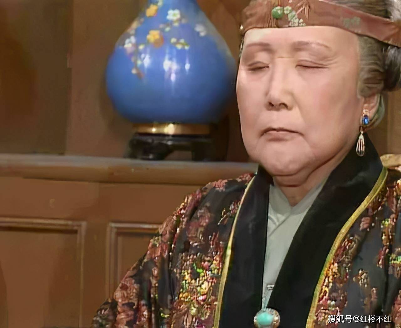 《红楼梦》中的小人物:邢夫人的愚犟背后,有不为人知的精明
