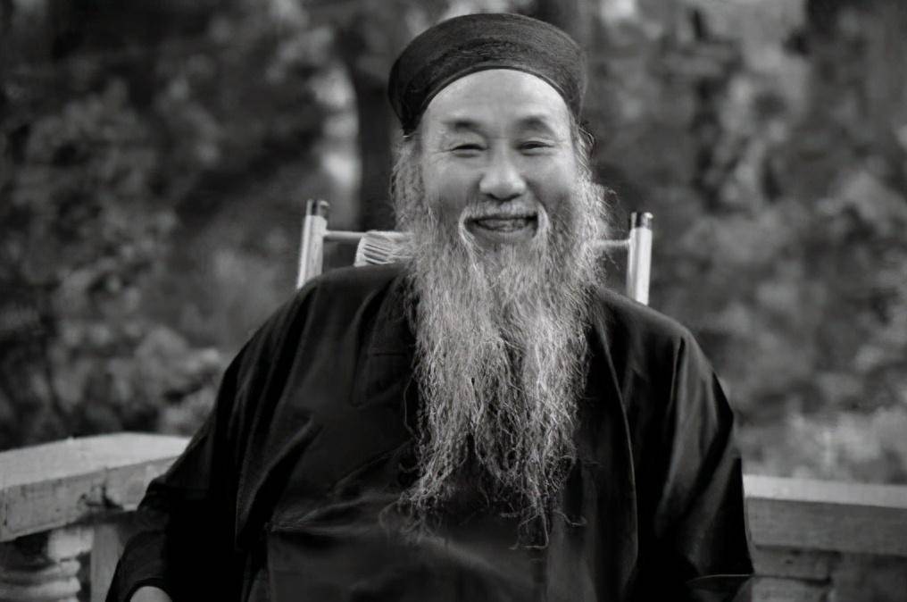 古人忠告:“人过中年,富不管两种人,穷不管两件事”,啥意思?