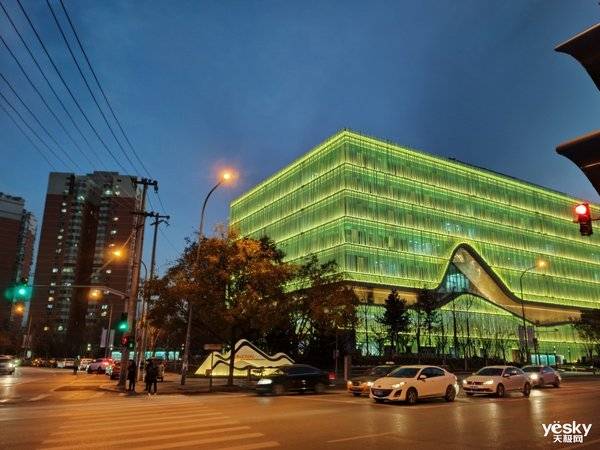 坚果R2拍照专项评测:夜景表现惊艳