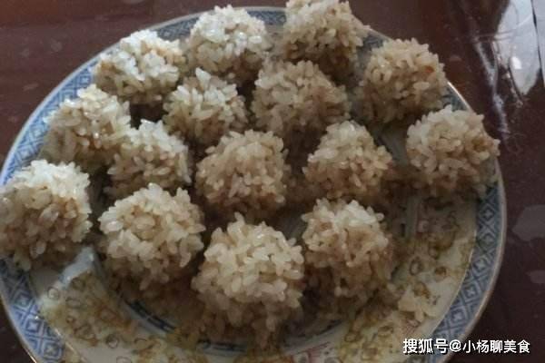 蒸肉丸子时,万万不可直接上锅蒸!少加这1样,难怪丸子容易散