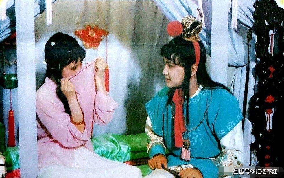 林黛玉进贾府夜里,为何情绪失控默默流泪?皆因王夫人一个警告