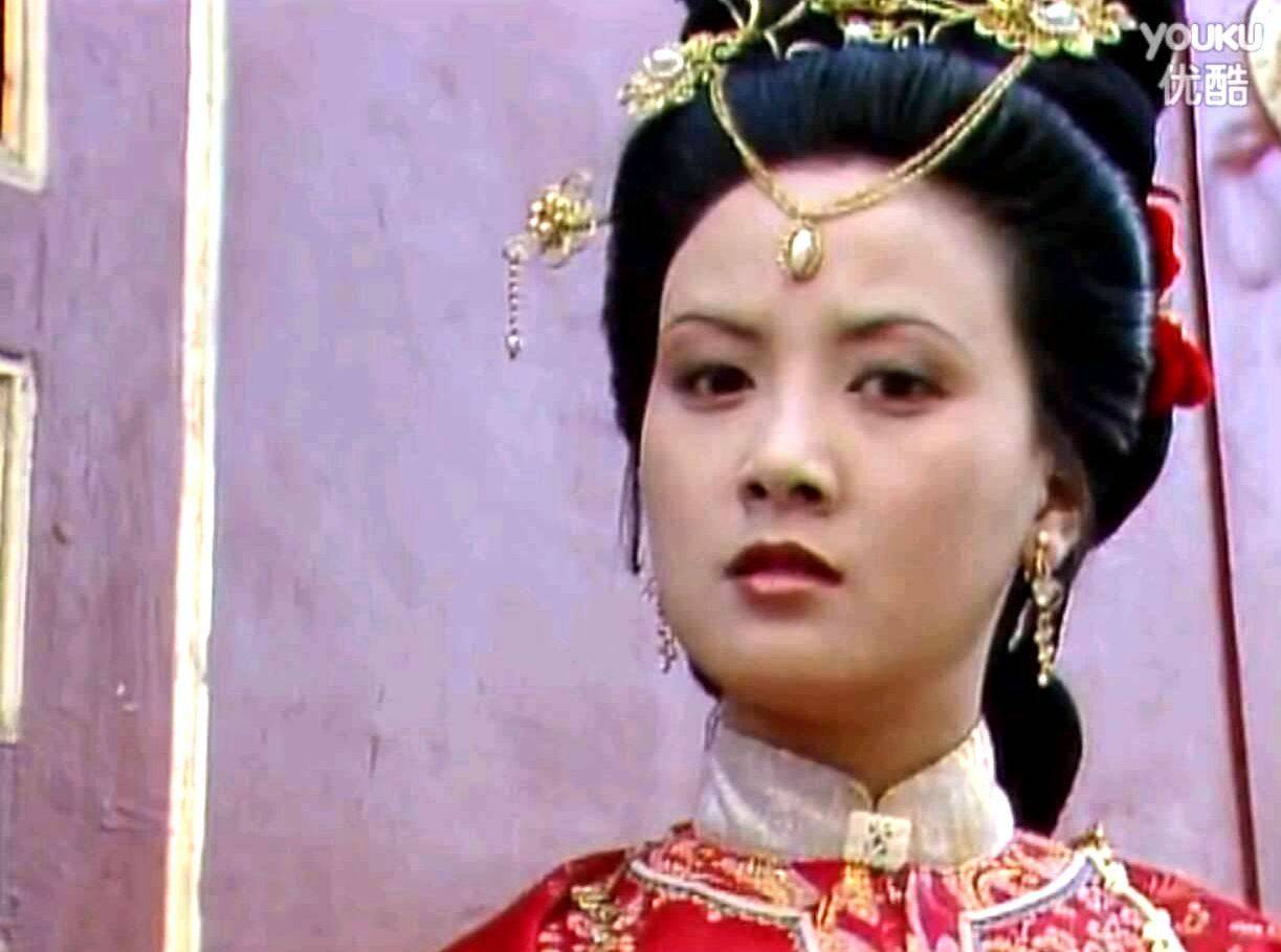 《红楼梦》里,凤姐为什么不把尤二姐扔在小花枝巷子?
