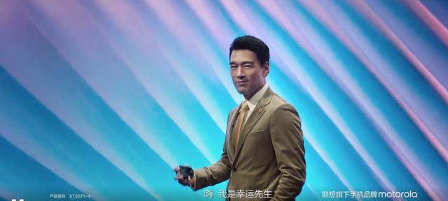 新年大吉,你get到了将登上央视的天选金版razr 5G手机了吗?