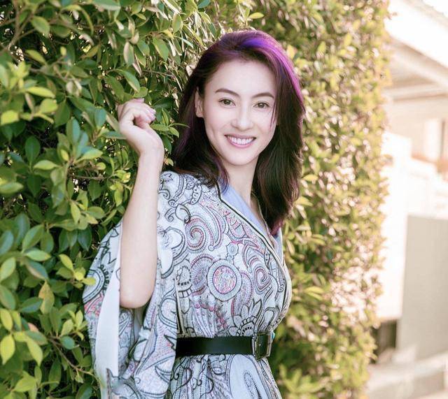 张柏芝晒13岁大儿子Lucas腹肌,被赞最帅星二代,越长越像谢霆锋