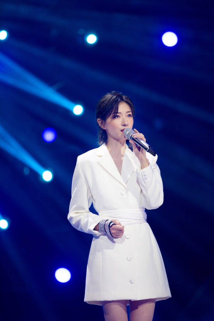 《青春芒果夜》:姐姐们携手四大榜样“乘风破浪