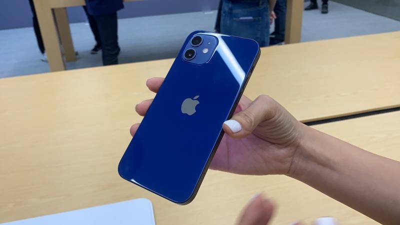 多图丨苹果新品iPhone12系列长啥样?带你现场看真机