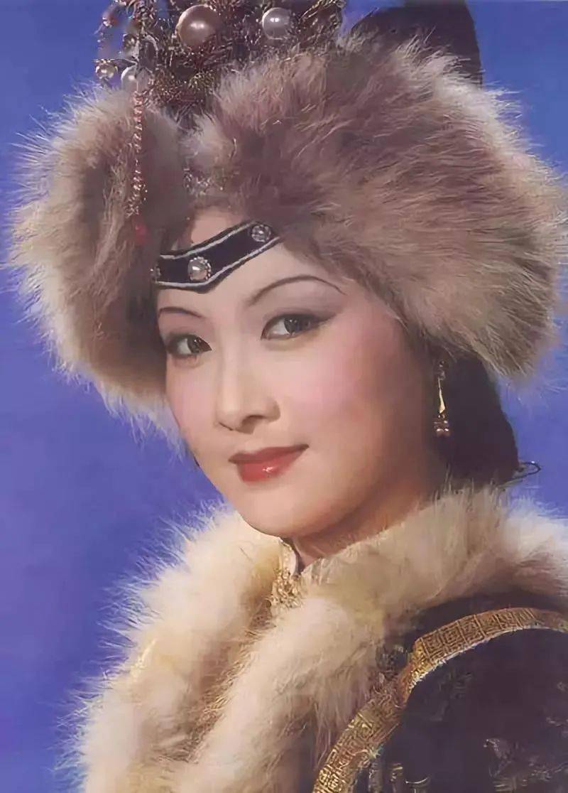 “家暴妆”爆火?明明三十年前的她们,才是真正的美妆达人!