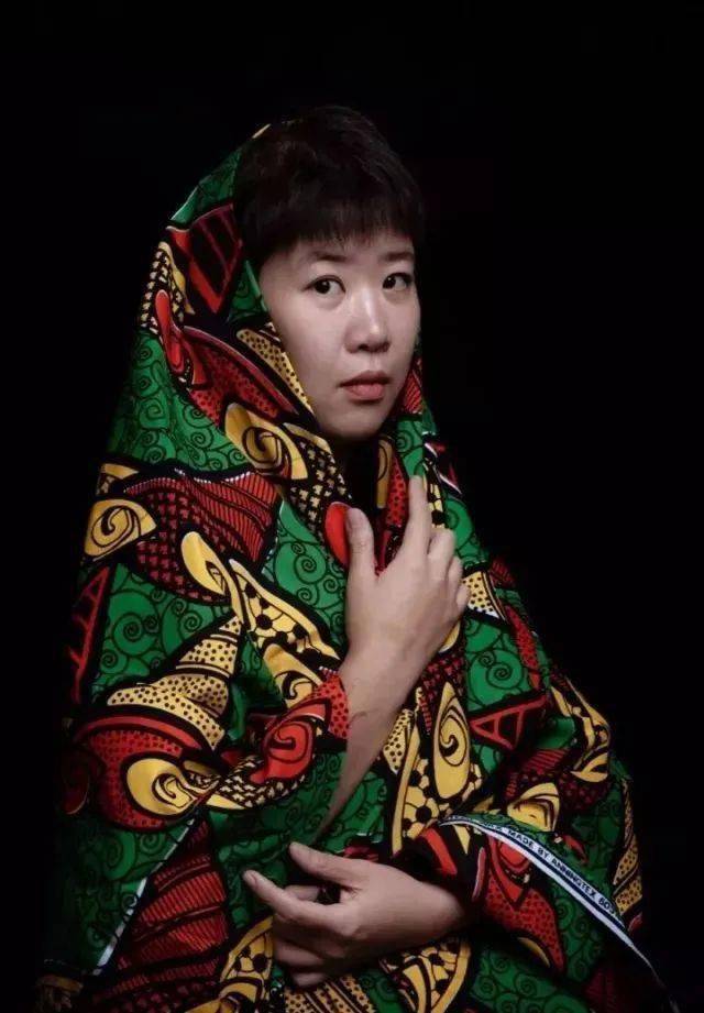 刘冰:美丽的同时有丑陋,欢愉的时候有感伤