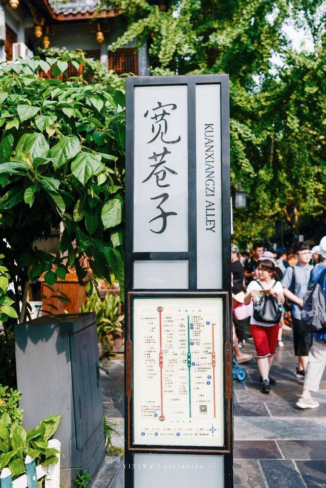 宽窄巷子仅是2A景区,却成为成都最火的商业街,游客说去了就知道