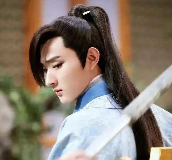 论颜值的重要性,于小彤被质疑睁不开眼,罗云熙却被表白