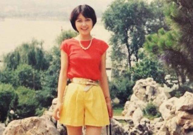 30年前的相机很简陋,清晰度也不高,为什么照片里的人却十分精神