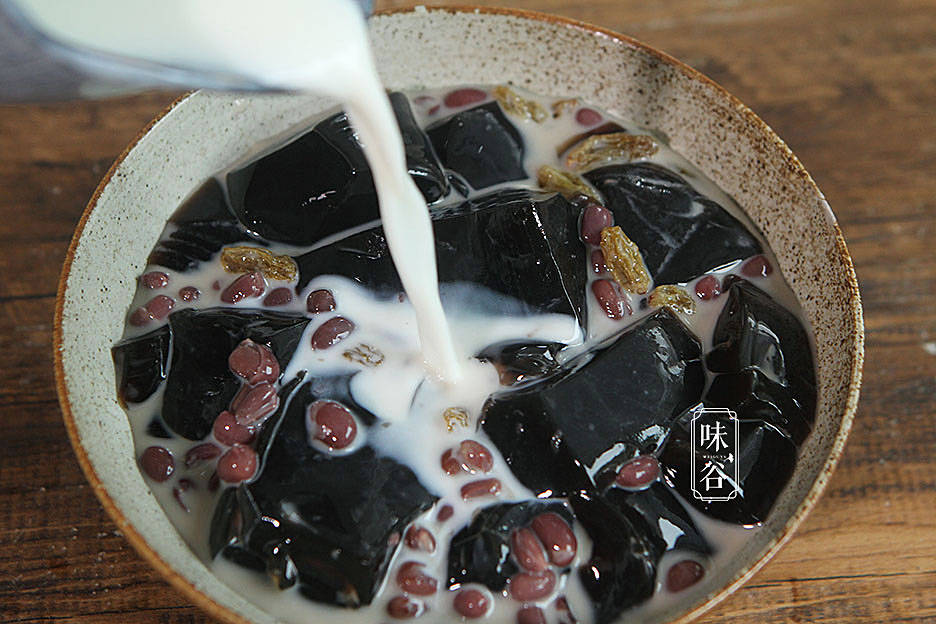 天热,南方人爱喝这甜品,清凉消暑,低糖健康,料多多超满足
