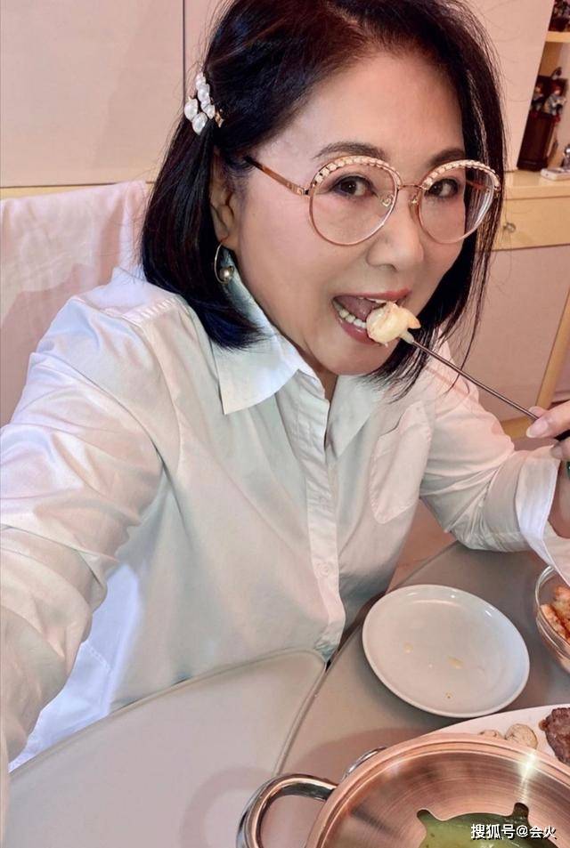 她18岁成"香港公主",却频遇渣男两度离婚,女儿曾7年不愿理她