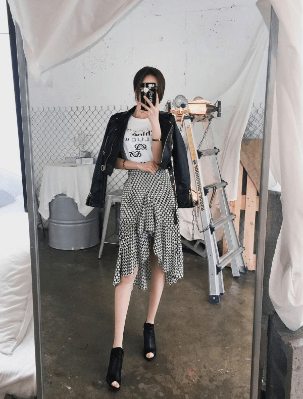 搞笑GIF趣图:闺蜜要结婚了,拉我陪她去买婚礼用品