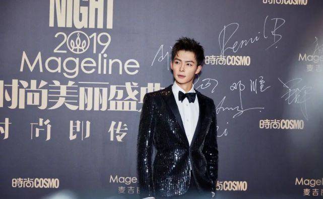 手把手教新欢撕旧爱,两个女星的战争背后,藏着一位绝世心机渣男!
