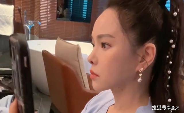 贬低梅艳芳宁静还要训斥助理,伊能静处处"表演",只因太自卑?