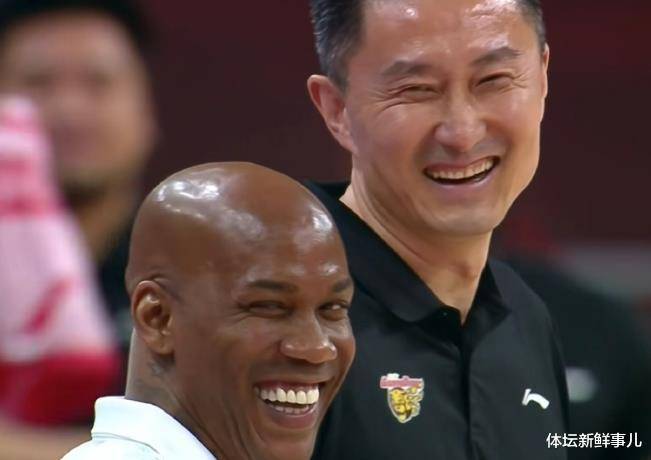 耻辱惨败之后,马布里送易建联17个字,听听苏群杨毅王猛怎么说