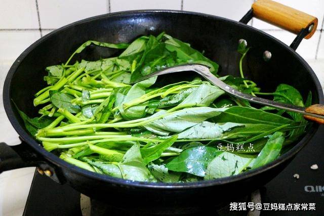 热天,不馋肉只馋它,隔三差五炒一盘,清热又润肤