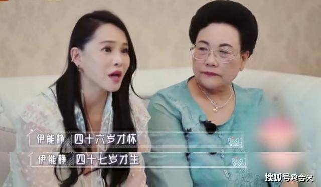 不甘心?49岁钟丽缇备孕多年未果,和老公寺庙祈福,网友:求子?