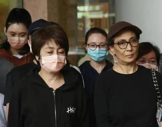 赌王凄凉的长房现状:何超雄自立,何超贤“啃老”,外籍女婿成谜