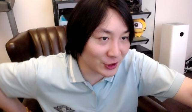 张大仙首次晒名牌球鞋,等了半年价格涨了几倍很开心,周董都穿过