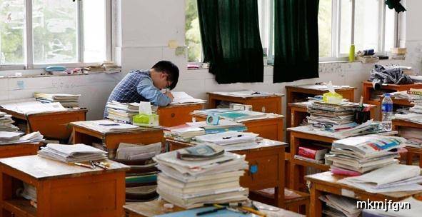 豪门掷千金进名校,寒门子弟:改变命运和阶层,读书是唯一出路?