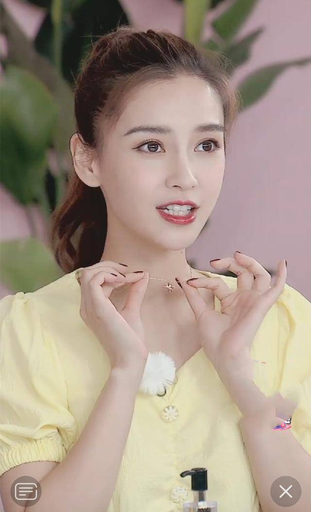 杨颖直播带货砸了?卖力推价值万元美容仪,网友却叫陈赫鹿晗名字