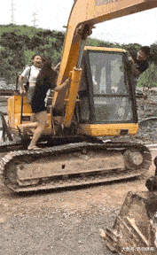 搞笑GIF:好漂亮的姑娘,想知道她是谁吗