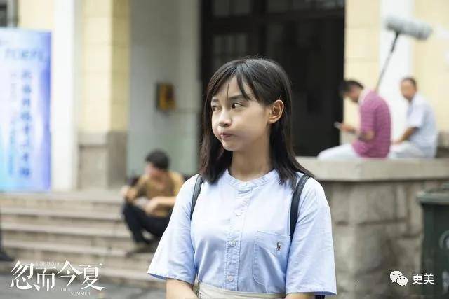 关晓彤这是被抢风头了?撞脸沈月的她成新晋“京圈格格”