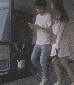 搞笑GIF:新交的女友,大家感觉如何呀?