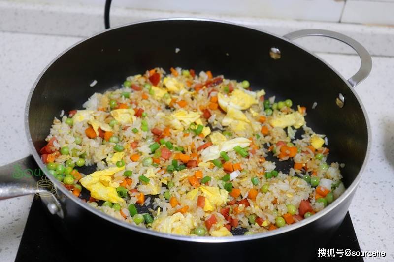 蛋炒饭增加这一步,米饭会在锅中跳舞!粒粒分明,实在太香了!