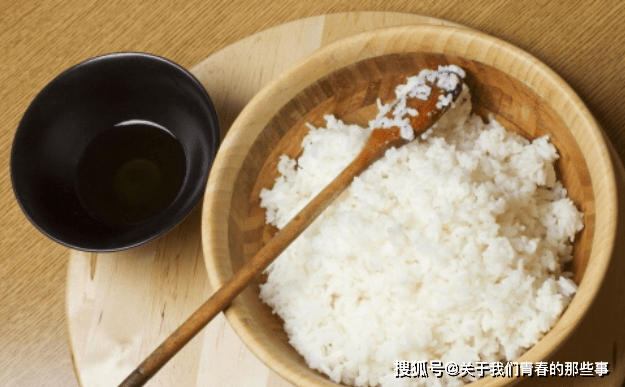 蒸米饭,外行才只用清水!多加2样,松软清甜,颗粒分明,格外香