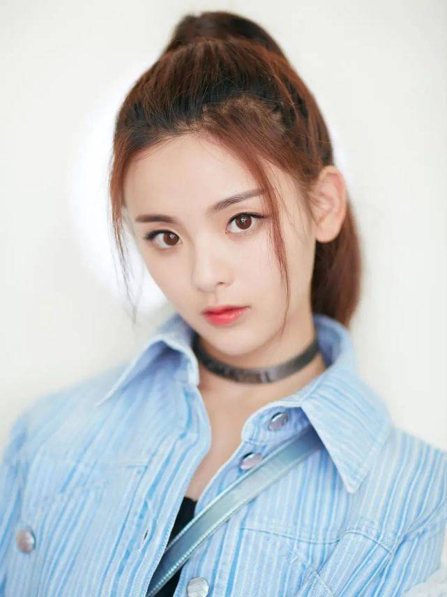 刚出道,杨超越和队友就被质疑是“塑料姐妹花”?