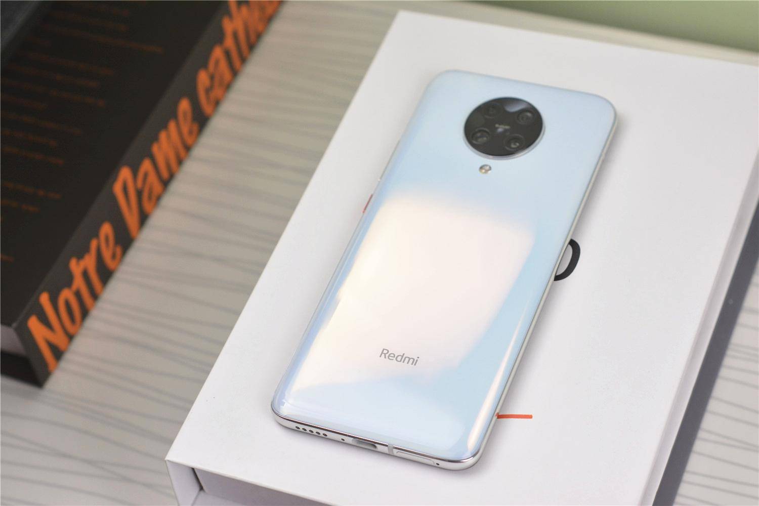 小米新一代水桶机正式发布,8+512GB低至2499元,33W+4500mAh