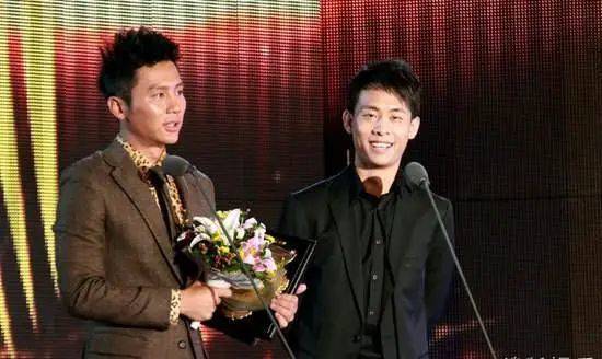 演技炸裂的影帝!低调隐婚背后,是一段惺惺相惜的朴实爱情!