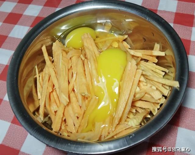 1个红薯2个鸡蛋,教你最好吃的早餐饼做法,简单营养,孩子最爱吃