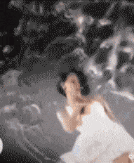 搞笑GIF:我说家里的橘子怎么少了,今天总算逮到了