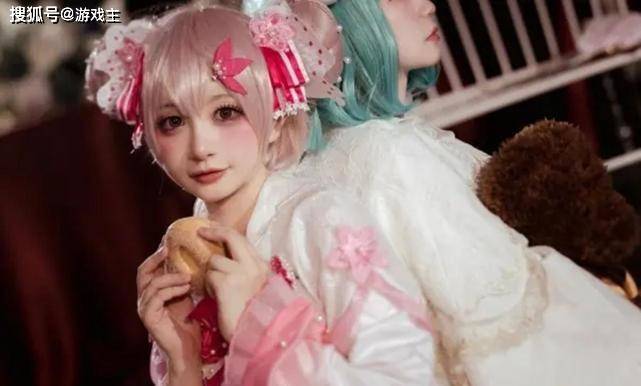 王者荣耀女英雄cos合影如名媛聚会,看到瑶脸照后愣住