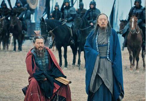 三国演义中,曹操连折两将,为何不让虎痴战颜良,而让关羽去?