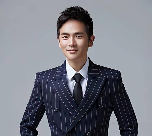 两版甄嬛传,郑晓龙的男3可以编惊鸿舞,陈凯歌的男2成了笑话