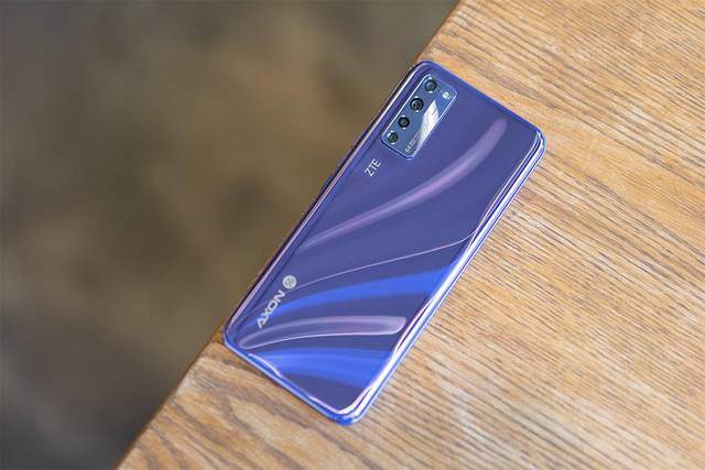 屏下摄像头还有人关注吗?中兴天机AXON20,同价位最有卖点