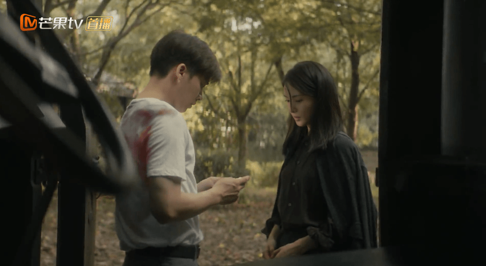 隐秘而伟大:青禾与耀东离别,又甜又虐,谁注意她临走前的称呼?