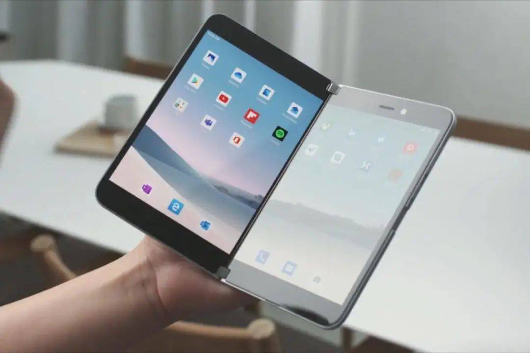 折叠屏iPhone要来了?传已送至富士康进行测试
