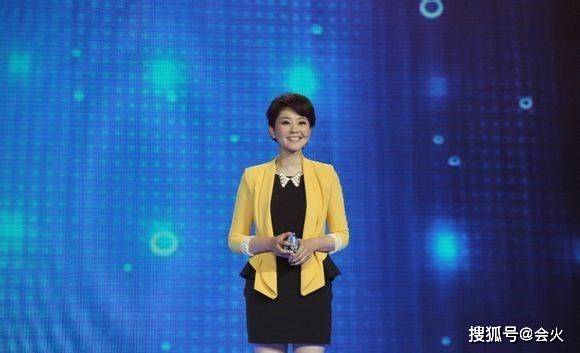 46岁方琼脸浮肿褶子多,嫁电视台高层低调生子,从央视两进两出