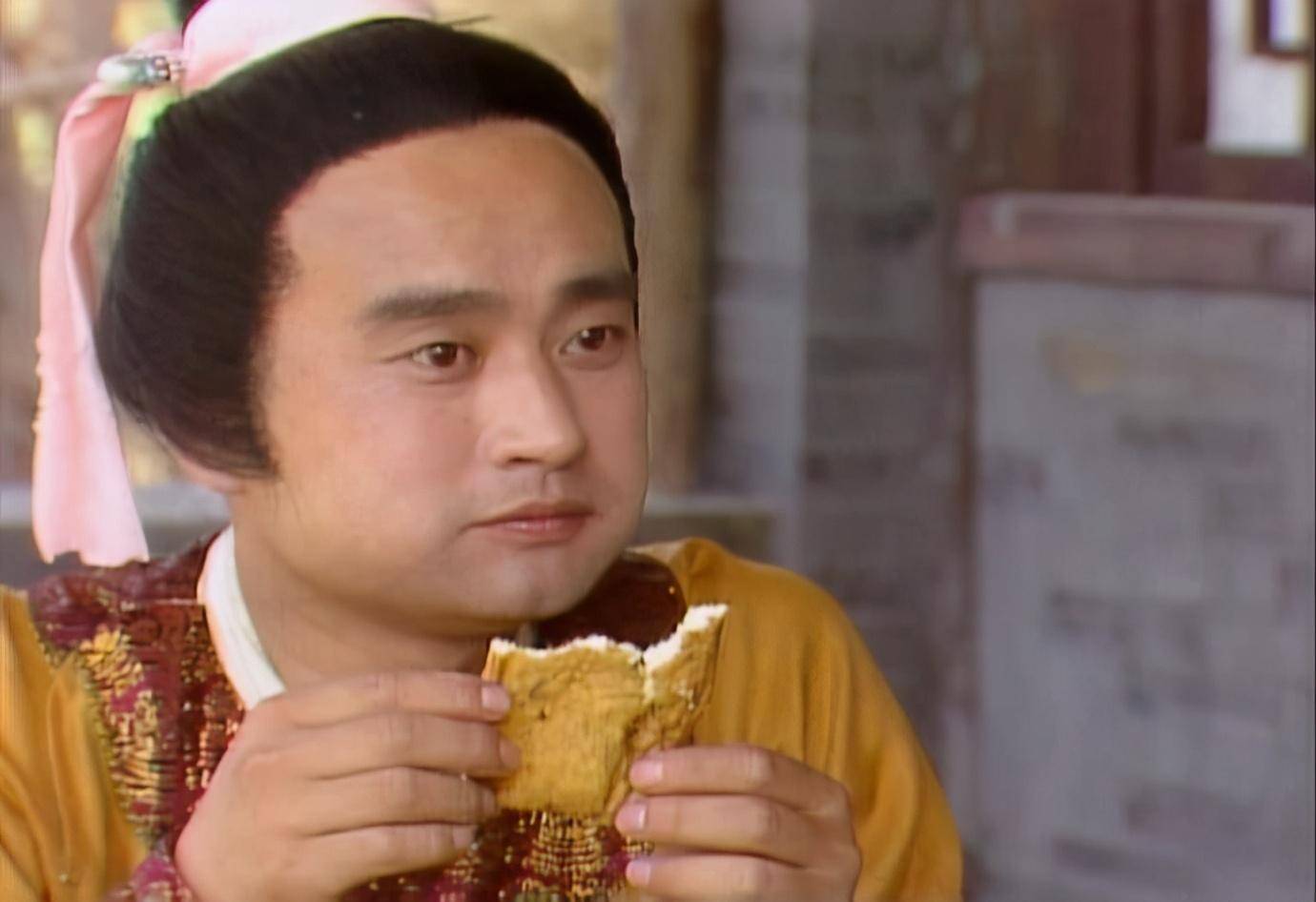 红楼梦:相比贾探春对贾环,薛宝钗对哥哥薛蟠的维护很“过分”?